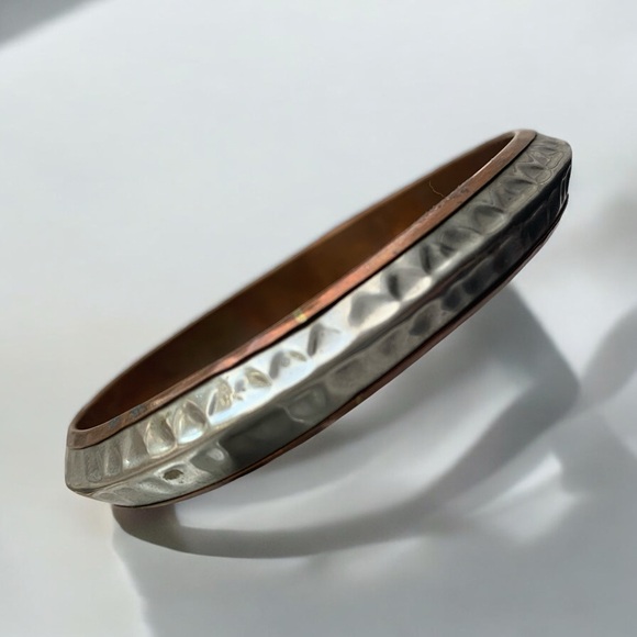 Vintage Hammered Etched Silver & Copper Metal Bangle Bracelet Unisex Jewelry - Picture 3 of 7